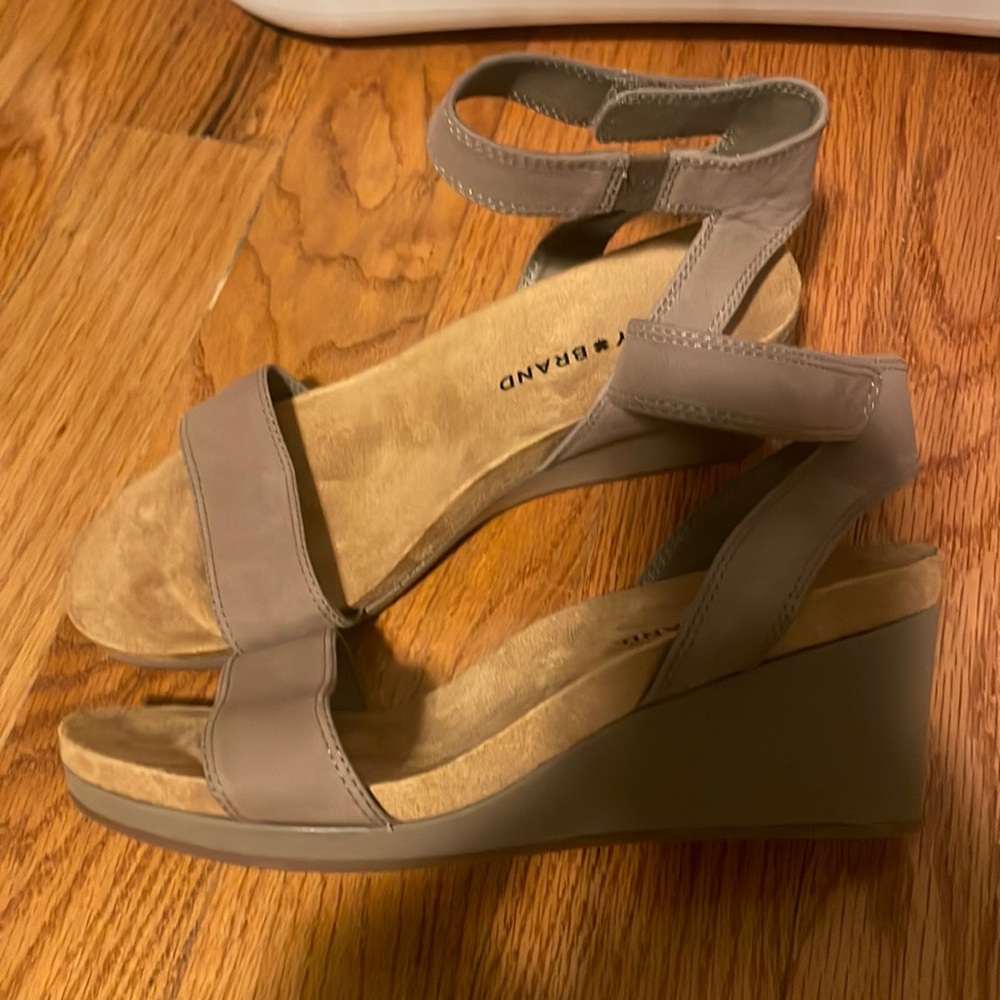 Lucky Brand wedged sandal New! Size 8
